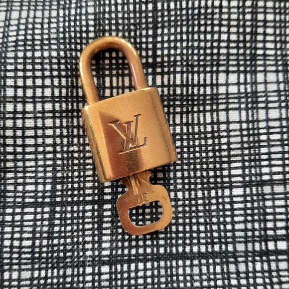 AUTH Louis Vuitton Lock and keys #317 - Picture 1 of 3
